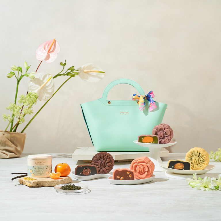 Gryphon Tea and Mdm Ling Bakery Mooncake Dew bag set